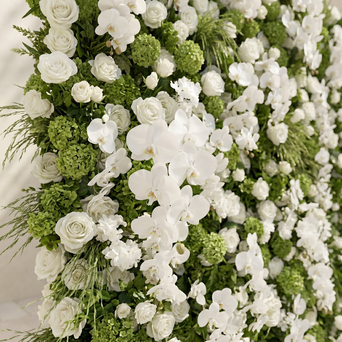 Evelaria: Luxury 5D White & Green Silk Floral Wall Roll-Up Backdrop for Edgy Romantic Weddings Free Shipping